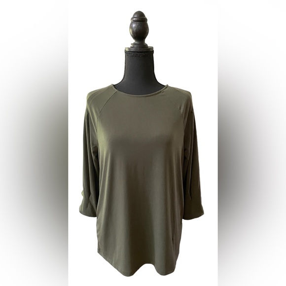 Banana Republic: Military Green Blouse with 3/4 sleeves - Picture 1 of 17